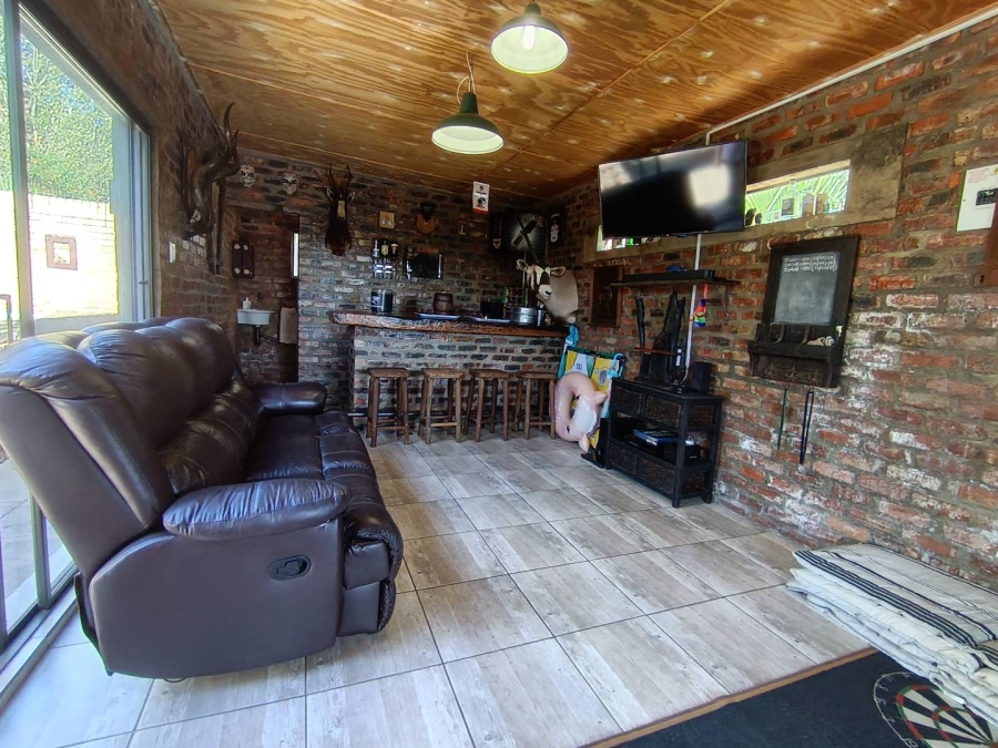 5 Bedroom Property for Sale in Langenhovenpark Free State